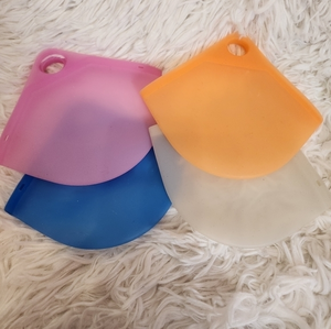 Silicone‎ portable mask holder kit